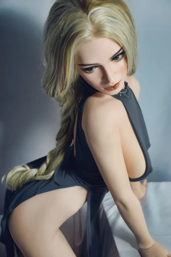 Elsa Babe Olivia Smith