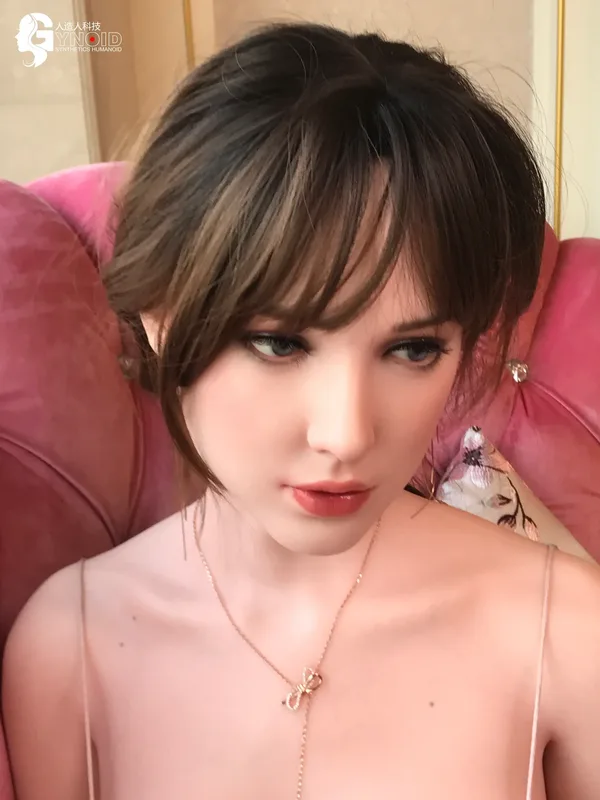 Gynoid Model 10 - Laura